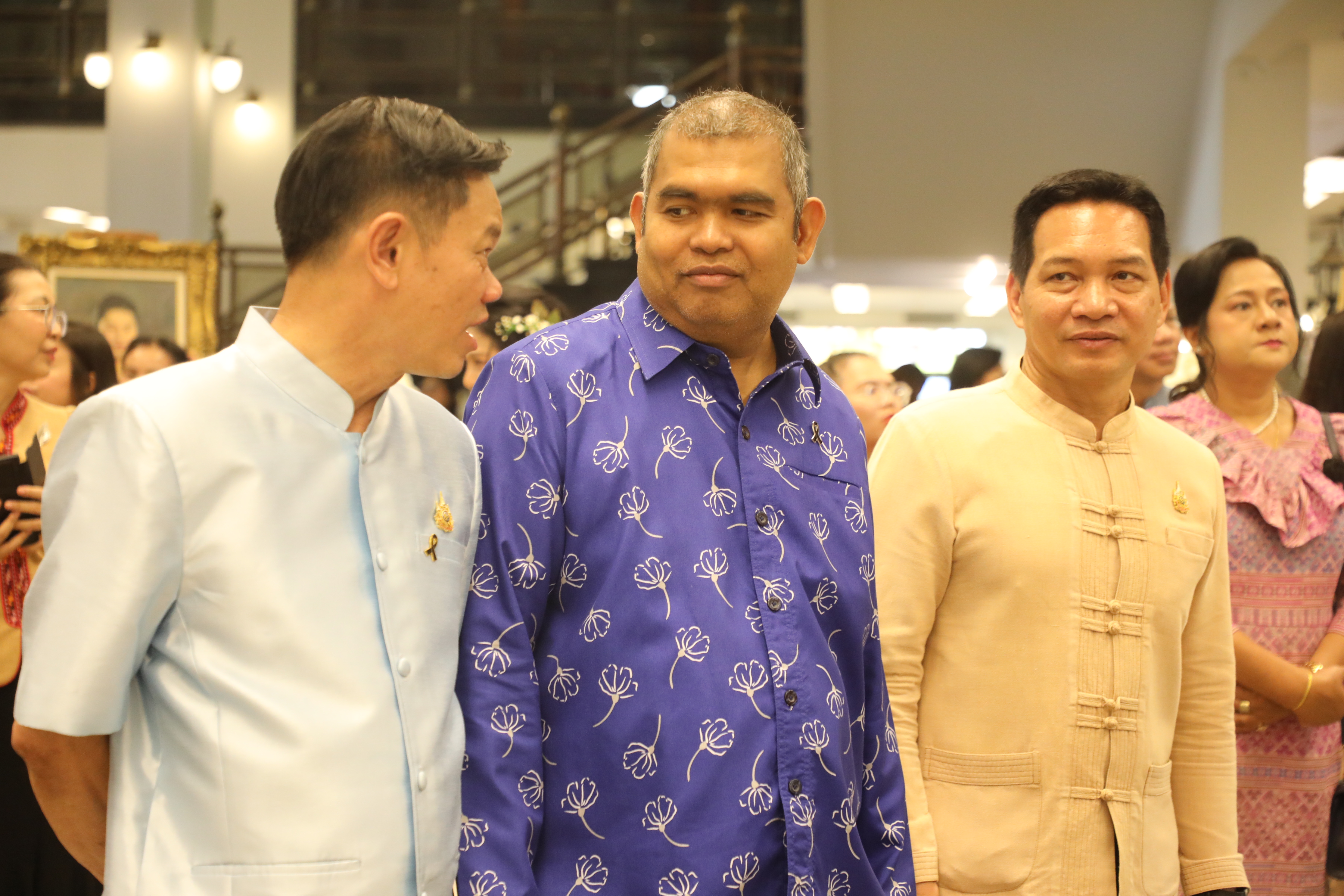 title - มากกว่าความรักระหว่างคู่ครอง คือความรักต่อปวงชน ส.ป.ก. จัดงาน “รักแห่งศิลป์ รักแห่งแผ่นดิน” พลังแห่งศิลปะที่เชื่อมโยงสถาบันและประชาชน